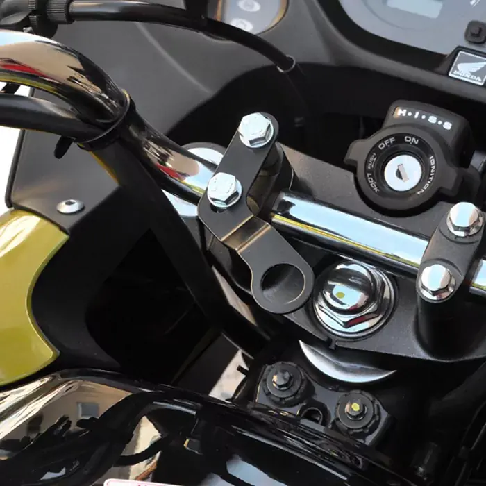 Neuheit Bordsteckdosenhalter passend für Triumph Thunderbird 1700