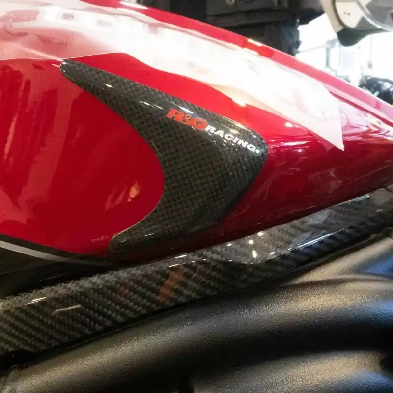 Garantierte Lieferung R&G Carbon Tank Protektor Set passend für Triumph Speed Triple 1200 RS / RR ab 2021